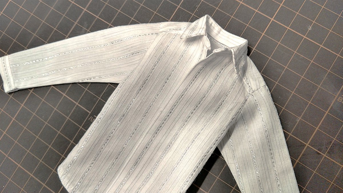 おはようございます。アトリエ定休日です。

オビツ30サイズのワイシャツの作り方をまとめています。スーツをあわせることを前提に、胸元・腰は結構タイトにしましたので、ボタンをつける位置によっては弾けんばかりの胸筋を際立たせることもできるのでは？と思っております。