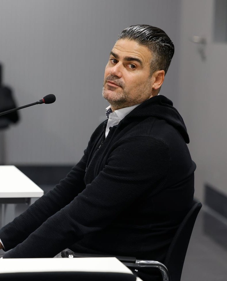 ButarqueFC's tweet photo. Espeluznante docuserie.
Que todo el mundo conozca la cara de Manuel Gerardo Blanco Vela, "Manu White", el violador de Sevilla. Deseando que pronto pise la cárcel.

Enhorabuena Gabrielle Vega por tu lucha #MeToo ✊🏼 https://t.co/2LY8HViayO