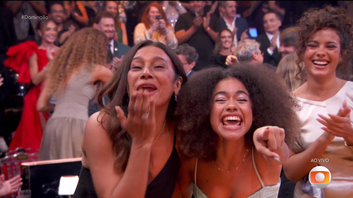"A NOVELA DO ANO É #TRESGRAÇAS, DE AGUINALDO SILVA!!!!!!" #MelhoresdoAno #Domingão