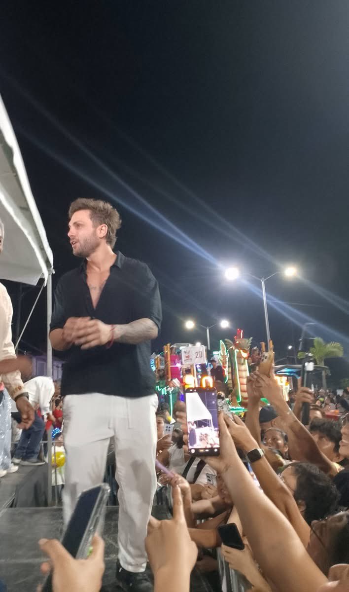 NNansOnly's tweet photo. Qué bonito que escuchó el grito de capitán 

En Veracruz reconociendo al capitán histórico 

#NicolaPorcella https://t.co/QV2OctSZsc