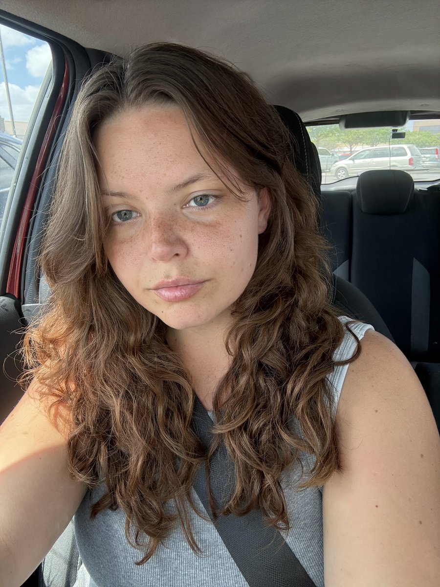 mollie :3 tweet media