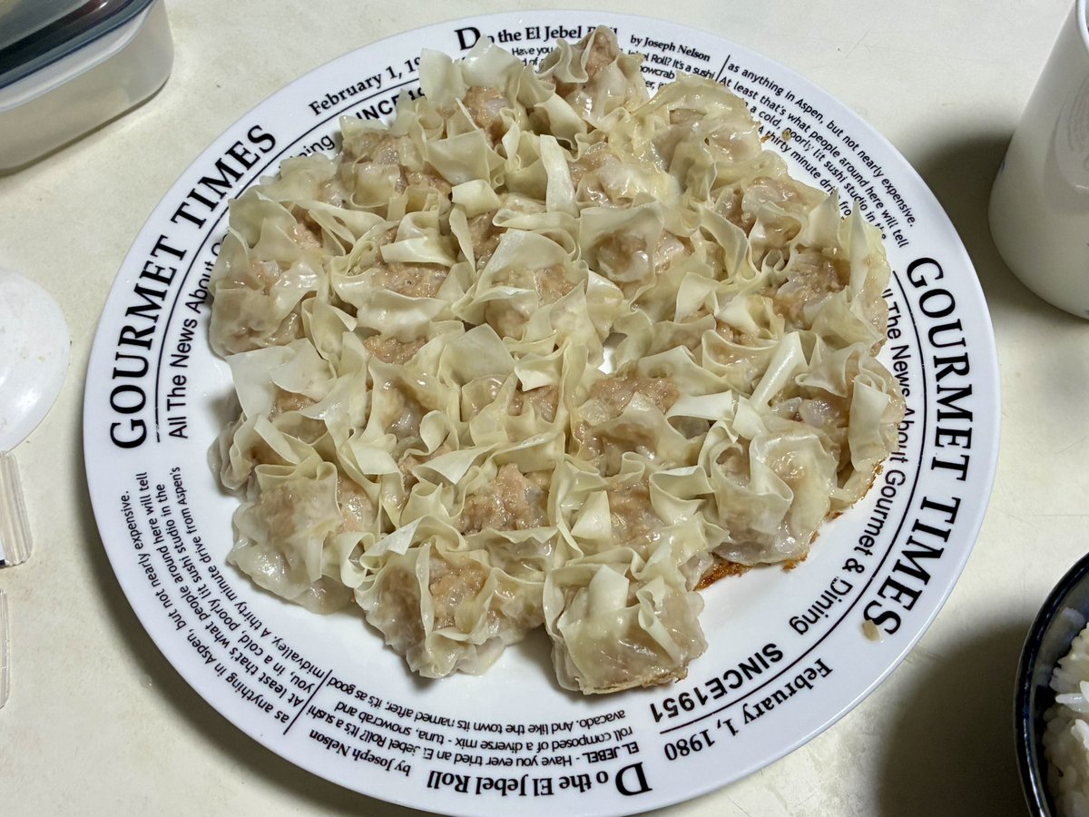selfcontrorl's tweet photo. おはようございます😅
金曜・土曜日の晩ご飯風景です。

金曜日　カレーライス・他

土曜日　米飯
　　　　ワカメスープ
　　　　シュウマイ

#おうちごはん https://t.co/Dy1l7pyqb2