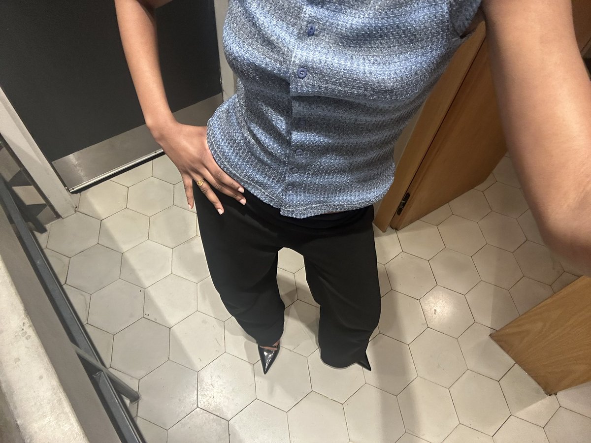 misandsirt's tweet image. skipped work to go to a baby shower, comedy club and a hotel cafe!!!! i love lifeeeeeee :)