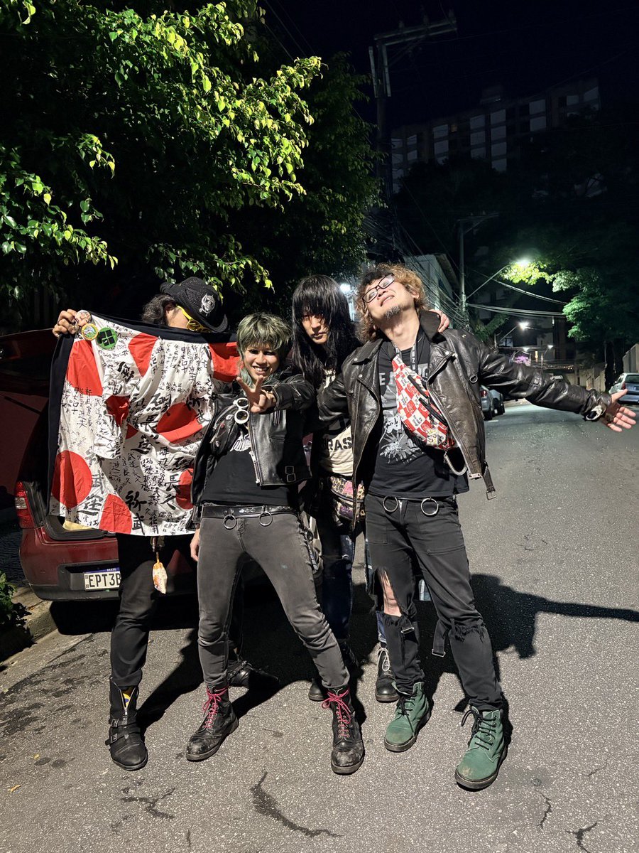 melmel52melmel's tweet photo. 最後は笑顔で！
この度THE CBGBsを抜けました！
最後ちょっとガチャガチャしたけど健闘を讃え合いまた会う日までと！！

3年間遊んでくれた皆んなありがとうねー！THE CBGBsは新メンバーを募りまだまだ突き進むようなのでこれからはライバル！

1.2.3.4！また会う日まで！ https://t.co/MiSjAoJAnG