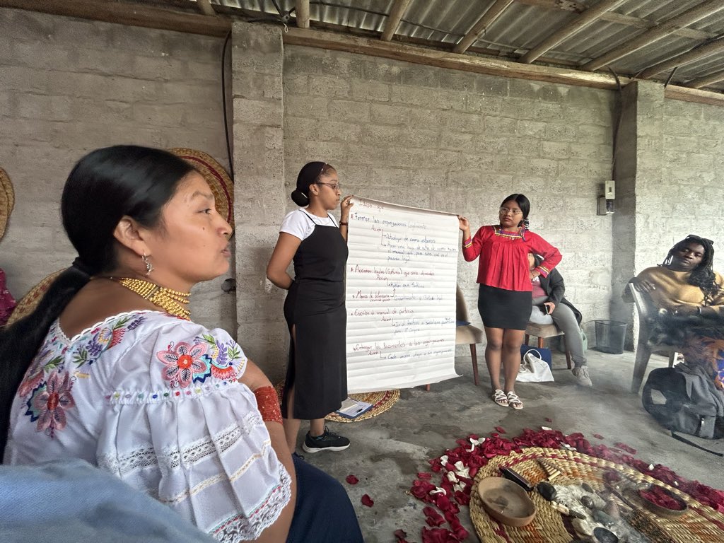 #MujeresDeAsfalto tweet media