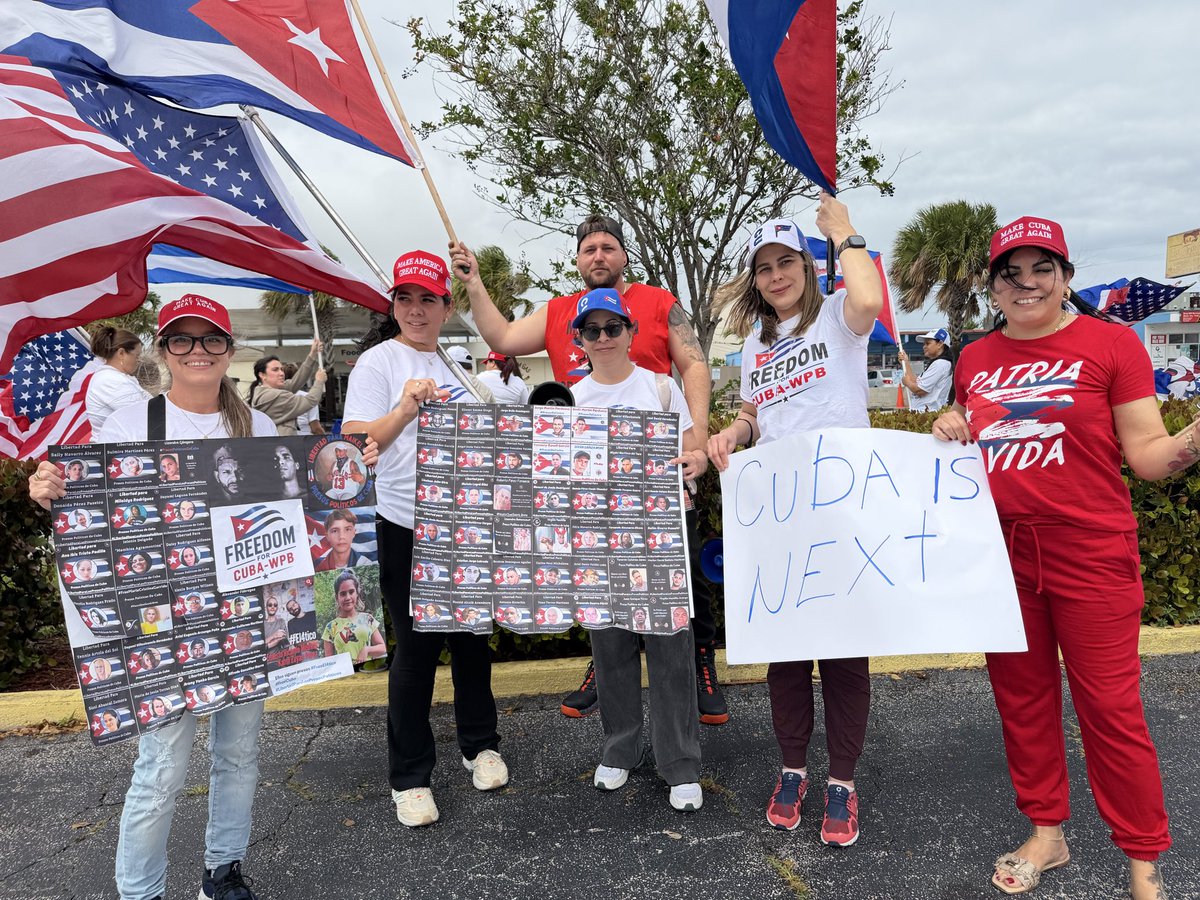 LolitaLola254's tweet photo. Hoy en nuestra convocatoria, cada voz también fue por ellos 🇨🇺🕊️
Por TODOS los presos políticos que el régimen intenta silenciar.

Que lo sepan: NO están solos. Los apoyamos. Estamos con ustedes.

Seguiremos denunciando, señalando y dando visibilidad hasta que TODOS sean libres.

Porque sin presos políticos… habrá libertad en Cuba.

#LibertadParaLosPresosPoliticos #CubaLibre #SOSCuba #PatriaYVida