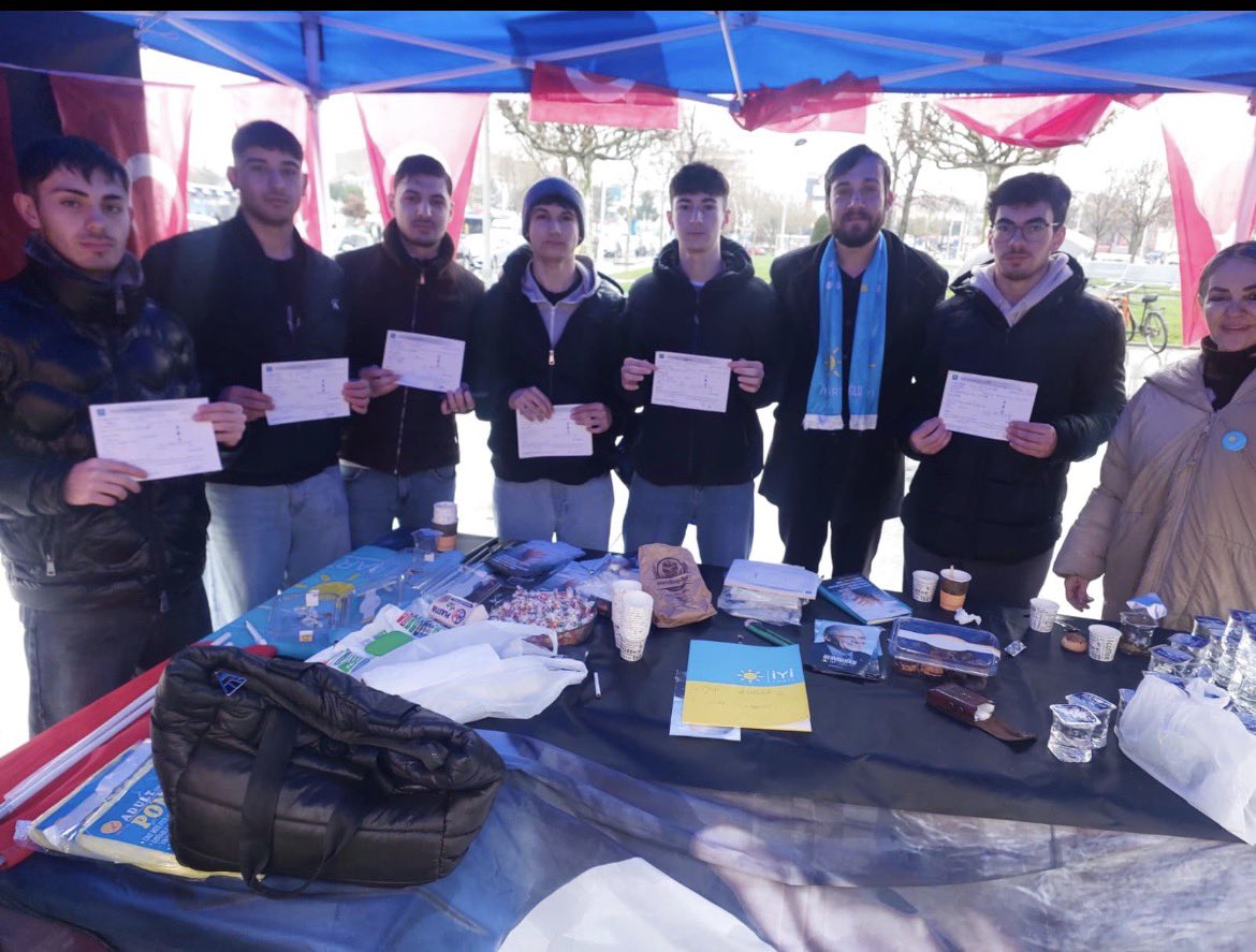 İYİ PARTİ YENİ ÜYE FOTORAFLARI tweet media