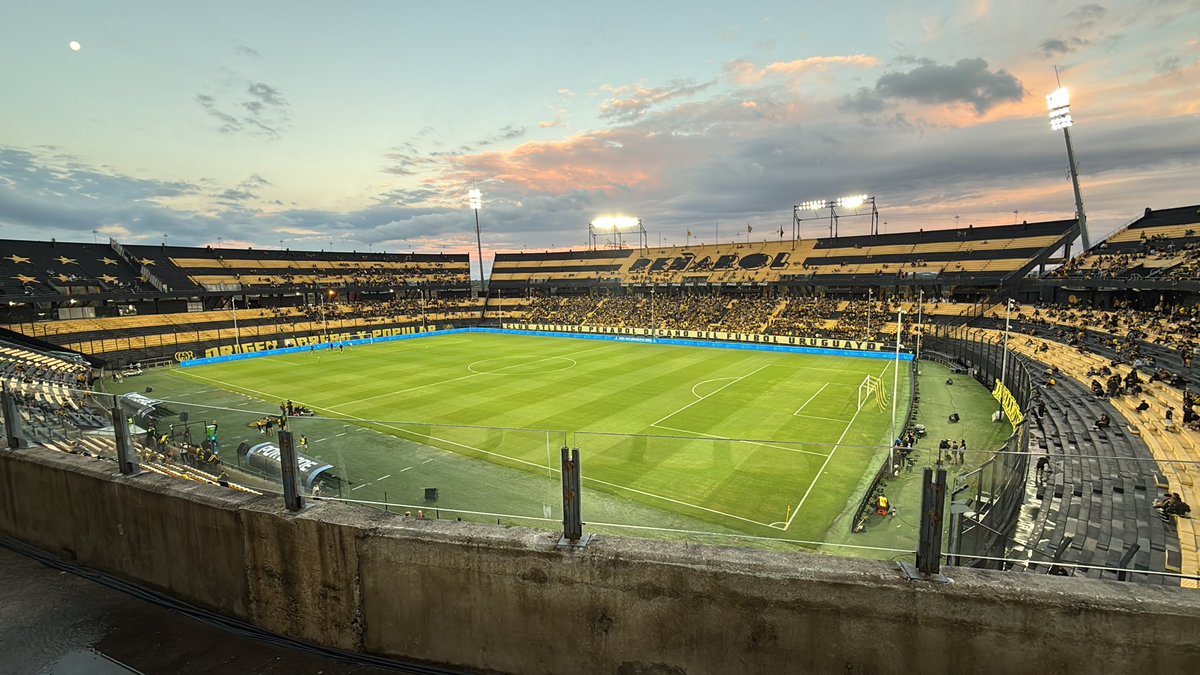 ✍️⚽ Lamentablemente  Togni no colma las expectativas.
Un jugador que pone empeño pero no cumple su función como atacante que genere peligro.
Ángulo mejor pero se tiene que serenar , todo ese empuje no es controlado para su beneficio y del equipo. 
 #Peñ 0 
#Rac 1
<a href="/LigaAUF/">Liga AUF Uruguaya</a>