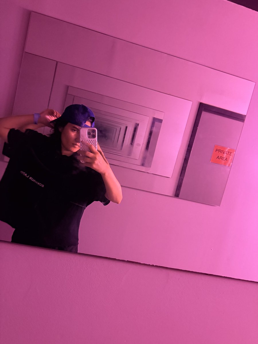 🖤 tweet media