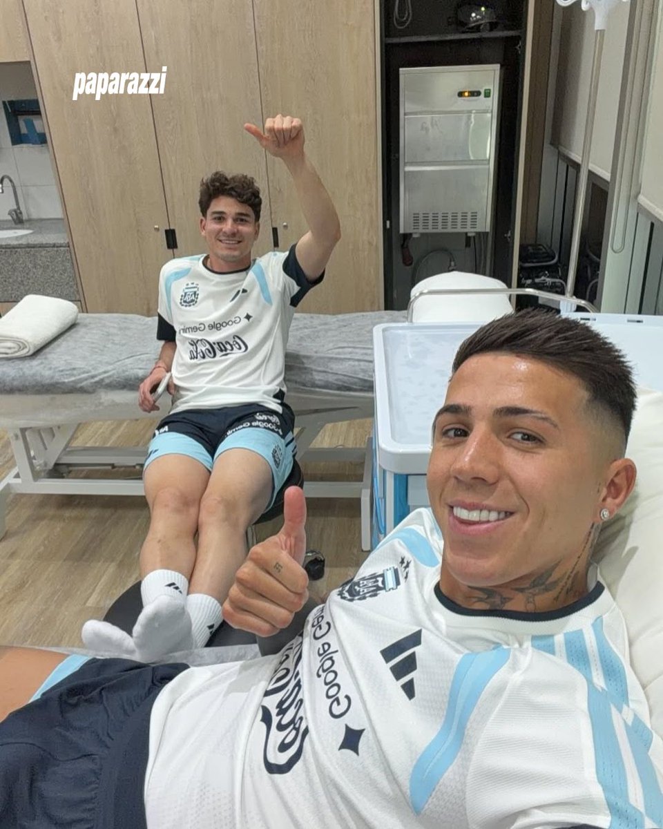 ¡La manera en que estos dos están alimentando al pueblo julienzista! No vaya a ser cosa que después digan que no hubo inspiración para el #JulienzoDay 😏