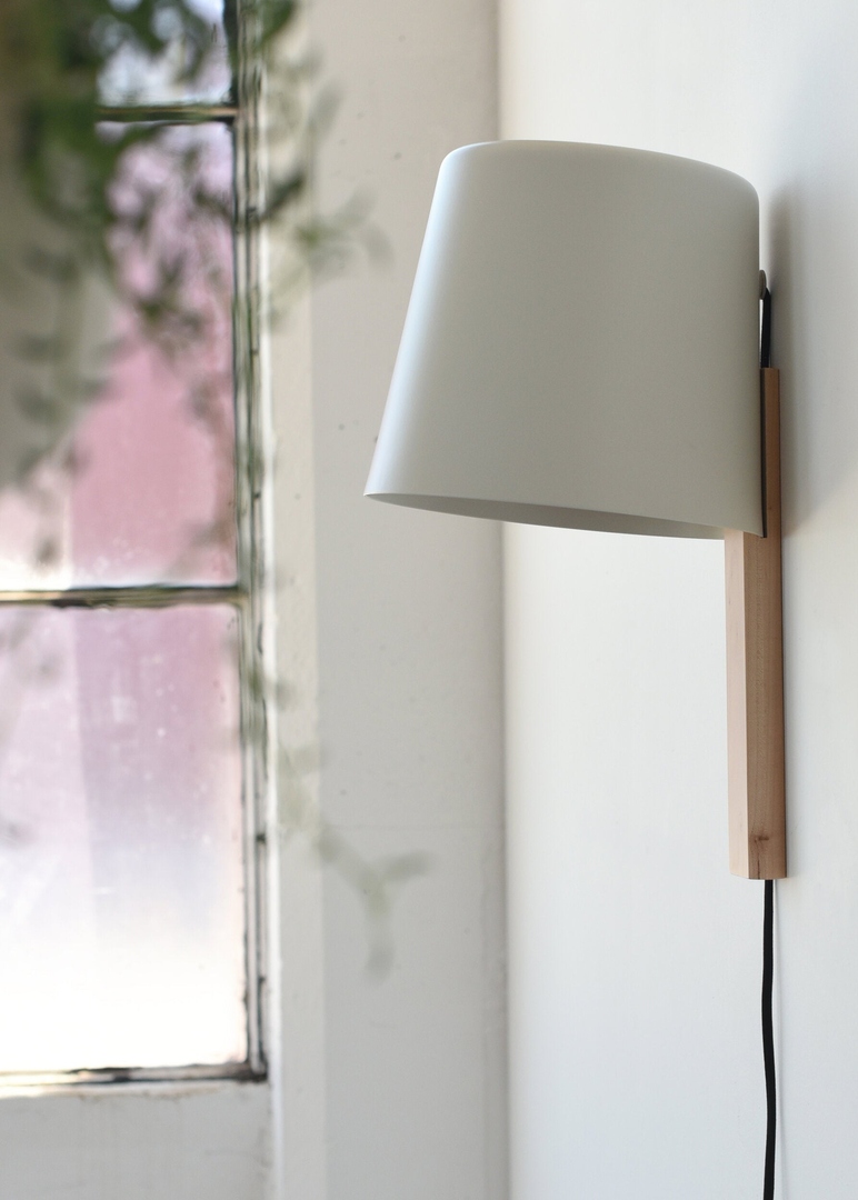 amomentofnow's tweet image. Pilot Wall Sconce Lamp! 🚀 Handmade in Wisconsin with hand-spun aluminum shade on warm maple neck—perfect for hallways, dining rooms, or bedside. UL Listed. Try it: amomentofnow.com/products/pilot… #LightingGoals #HomeDecor #Lighting #InteriorDesign