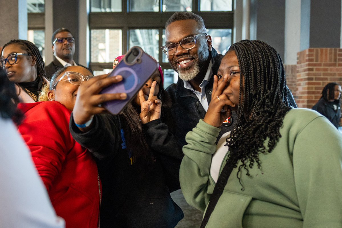 Mayor Brandon Johnson tweet media