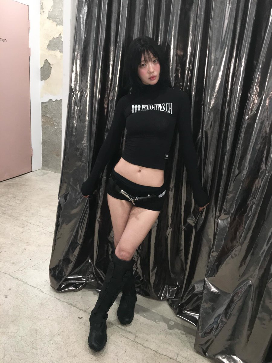 kpop moments that could kill a sapphic tweet media