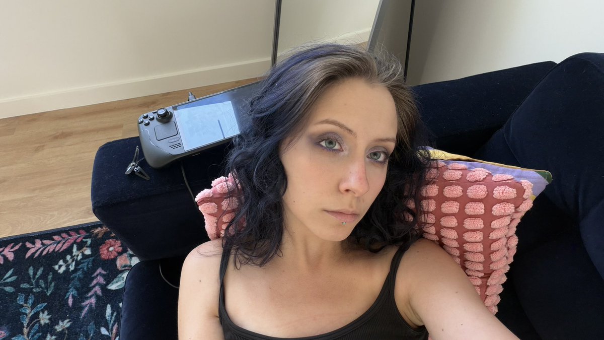 маякоська tweet media