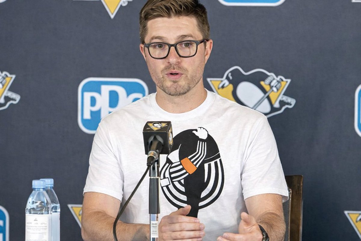 Penguins Jesus tweet media