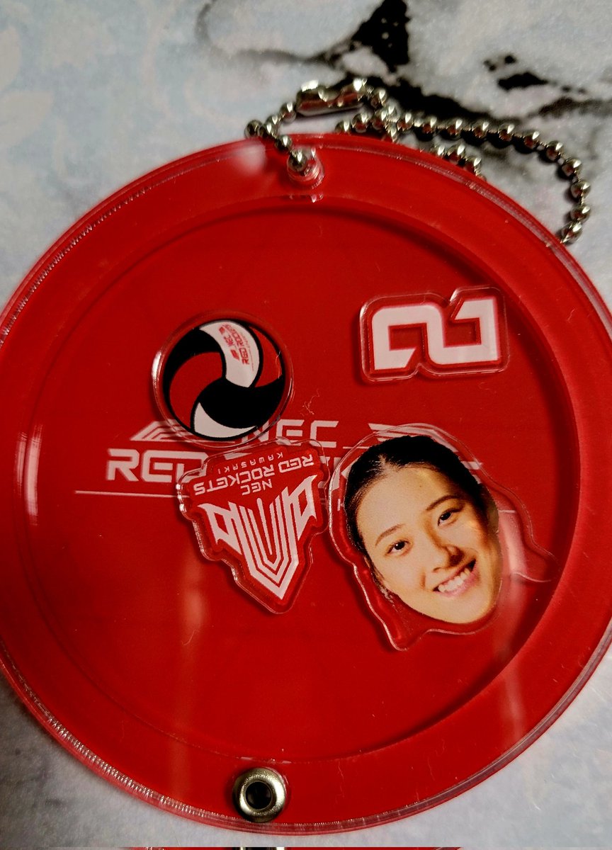 RubyRougeMusic's tweet photo. 昨日の想い出
私はこの正方形アクキー
こちらなんとランダムなんだよ
バレー選手多い🤣
私は4番好きだしよかったさ
相方はこちら選べるのを
推しのを2つ買いました
最初1つ買い
やはりとまた買いに行きましたさ🤣
後このエナジードリンク買いました
もちろん相方もランダム買った
#REDROCKETS https://t.co/vFA4BWna7x
