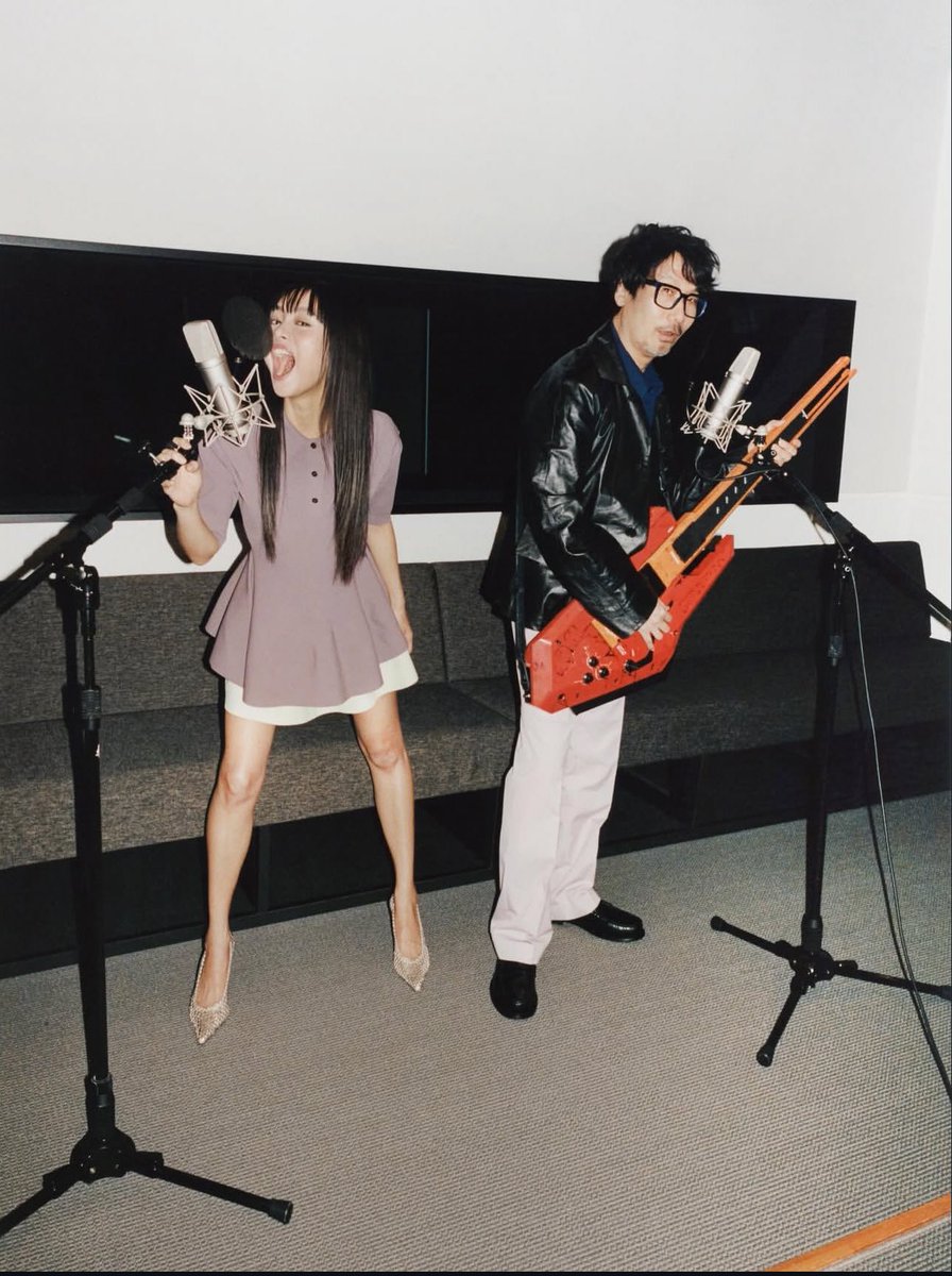 naven0m's tweet image. Shioli Kutsuna and Hideo Kojima 🎸  #VOGUE instagram.com/p/DWd7U88EvSk/…