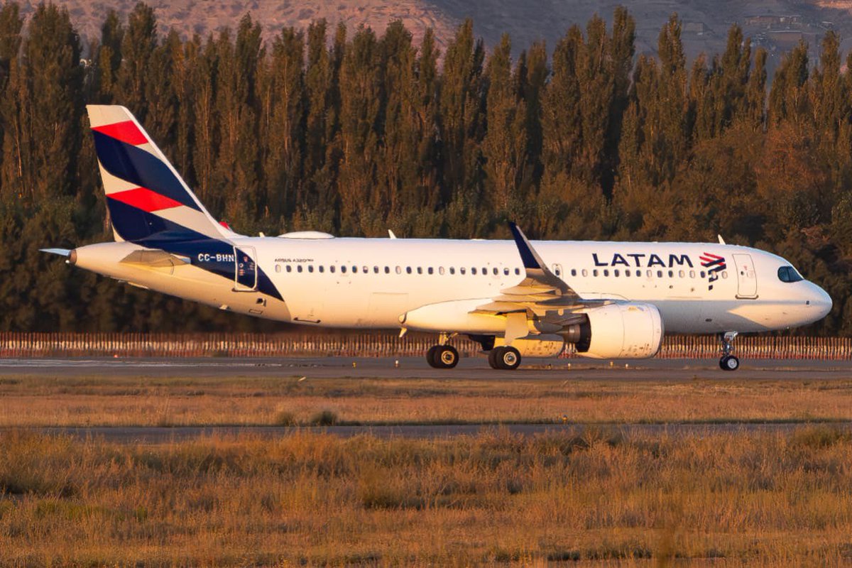 🇨🇱🇦🇷 Bienvenida nuevamente: LATAM regresó a Neuquén después de seis años 

[Fotos de Santi Spotter]