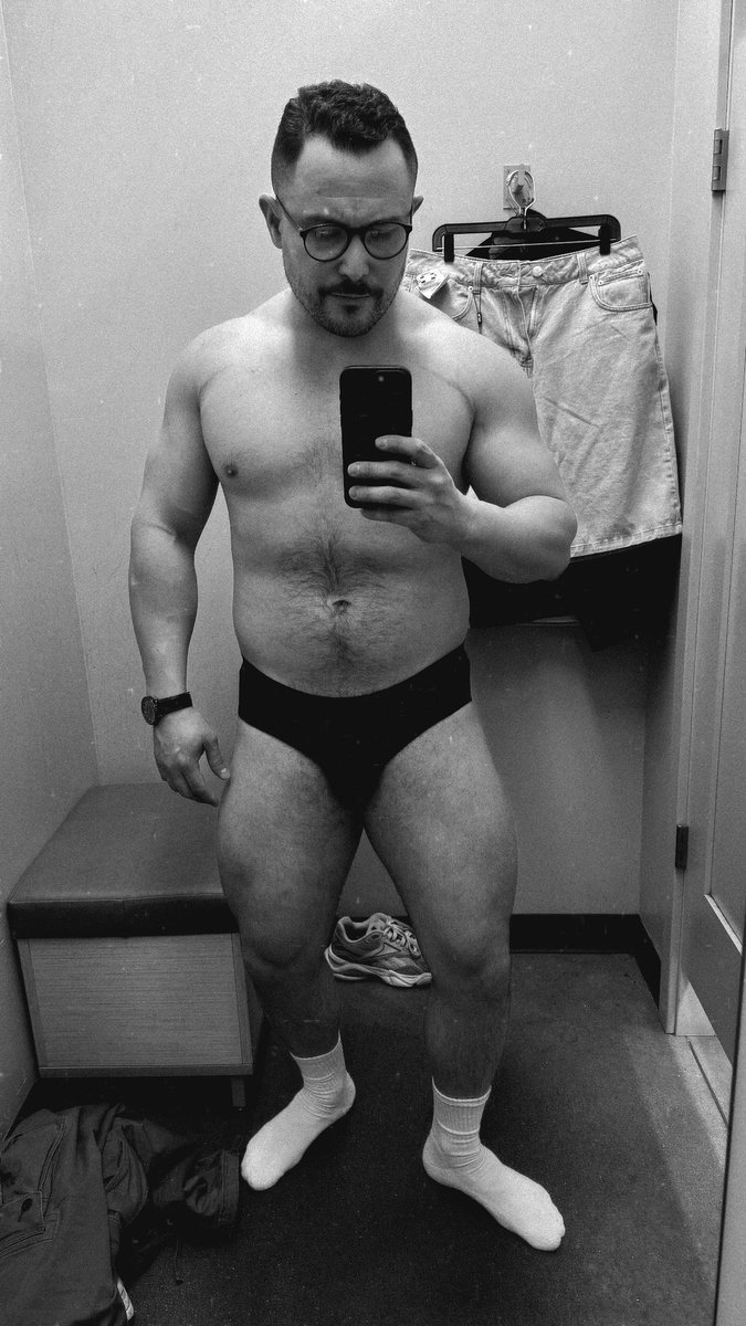 El man del Bigote aquel 😏 tweet media