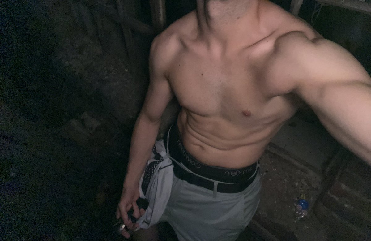 thomidefeo's tweet photo. 6am en los galpones https://t.co/O1zlNTsUtL