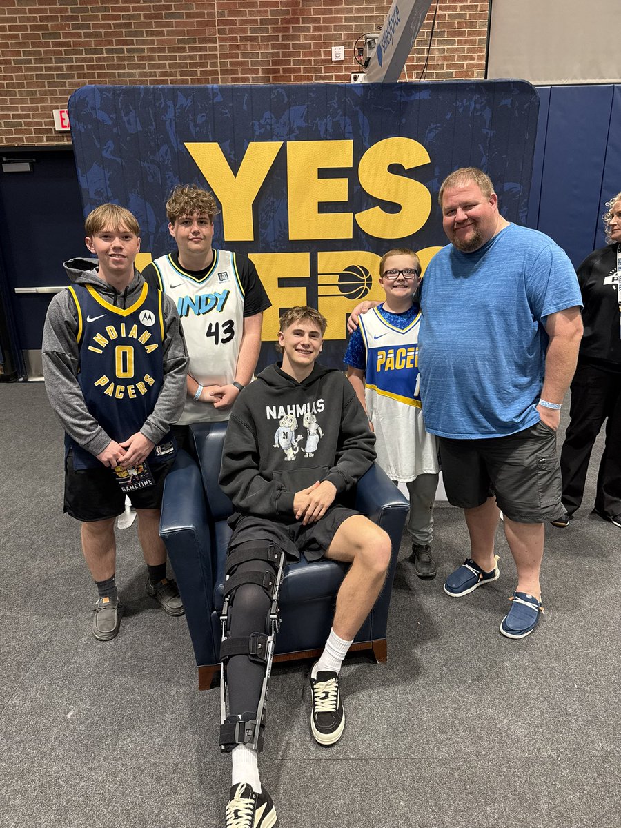 roosterbra812's tweet image. At the Johnny Furphy meet and greet. Couldn’t help myself. Asked him if he’d spoken to Noa Essengue since he single handedly ended his career. His response, while laughing- “No. Have not spoken to him”. 

Told him to get well. We need him. 

#yescers