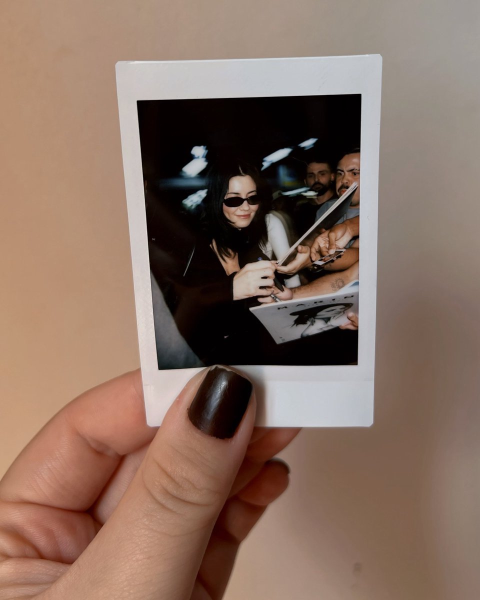 lanaswildflwer's tweet photo. Finalmente estou pronta pra compartilhar com o mundo a polaroid que eu tirei da @MarinaDiamandis 🥺🤍 https://t.co/zailO8lSMz