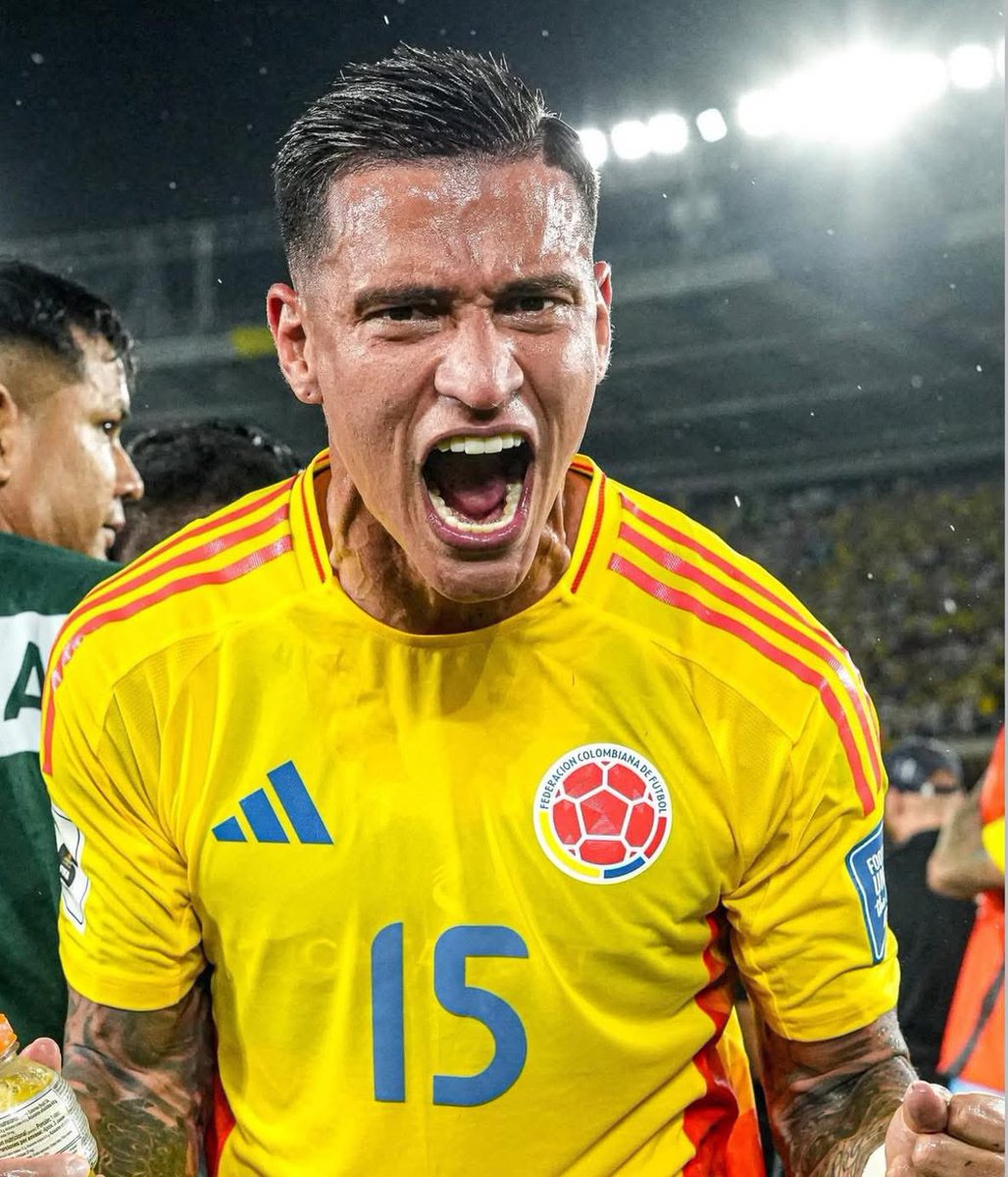 América en Europa tweet media