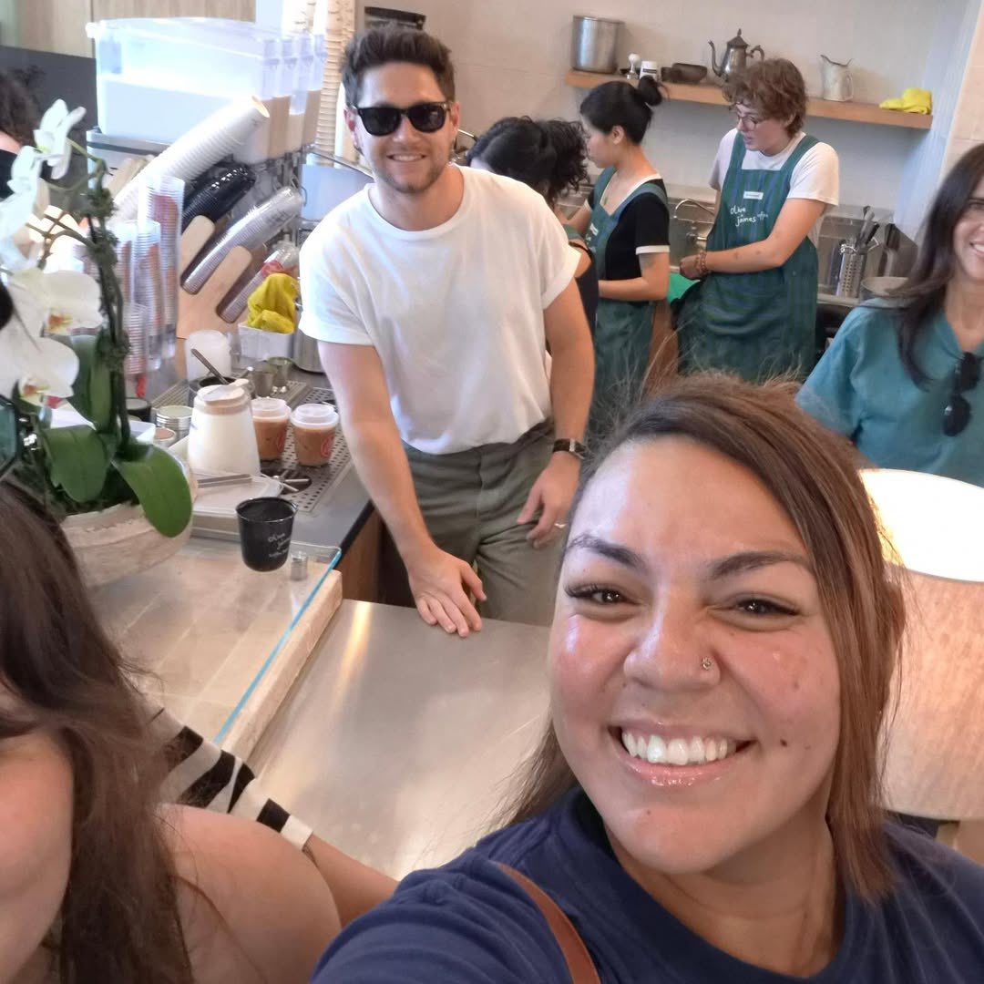 1DDailyPlanet's tweet image. Niall with a fan earlier today at Dinner Party event in LA

#NiallHoran #DinnerParty

© d.ripley