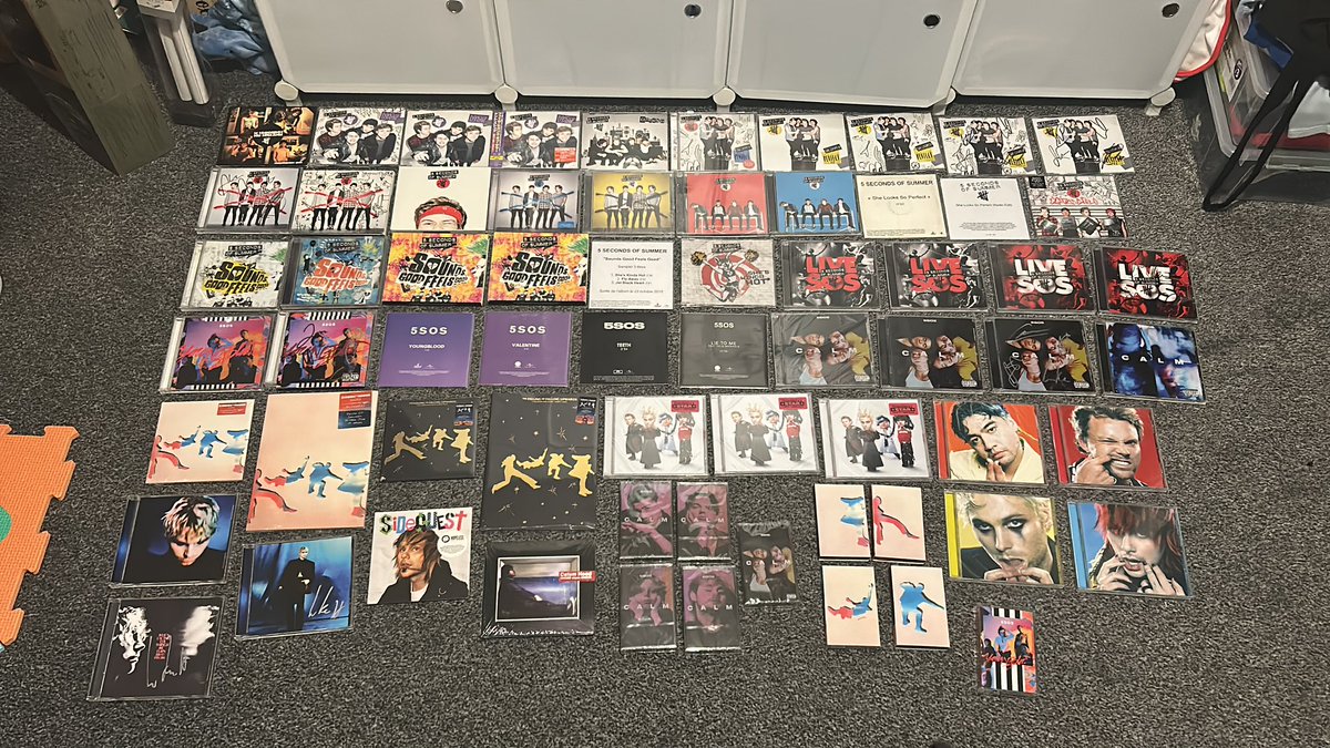 Rhi5S0S's tweet photo. Sometimes I question why im always broke, then I remember I’m a 5SOS fan https://t.co/HFHN3RhgLg