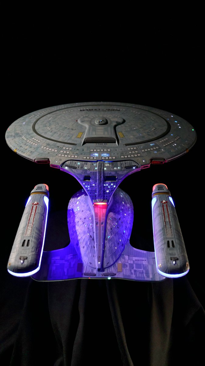 Otaku_Builder's tweet image. After 2 years of delays  the 1:1400 Star Trek The next generation USS Enterprise D Is finished 🍻 #startrek  #ussenterprised #amt
