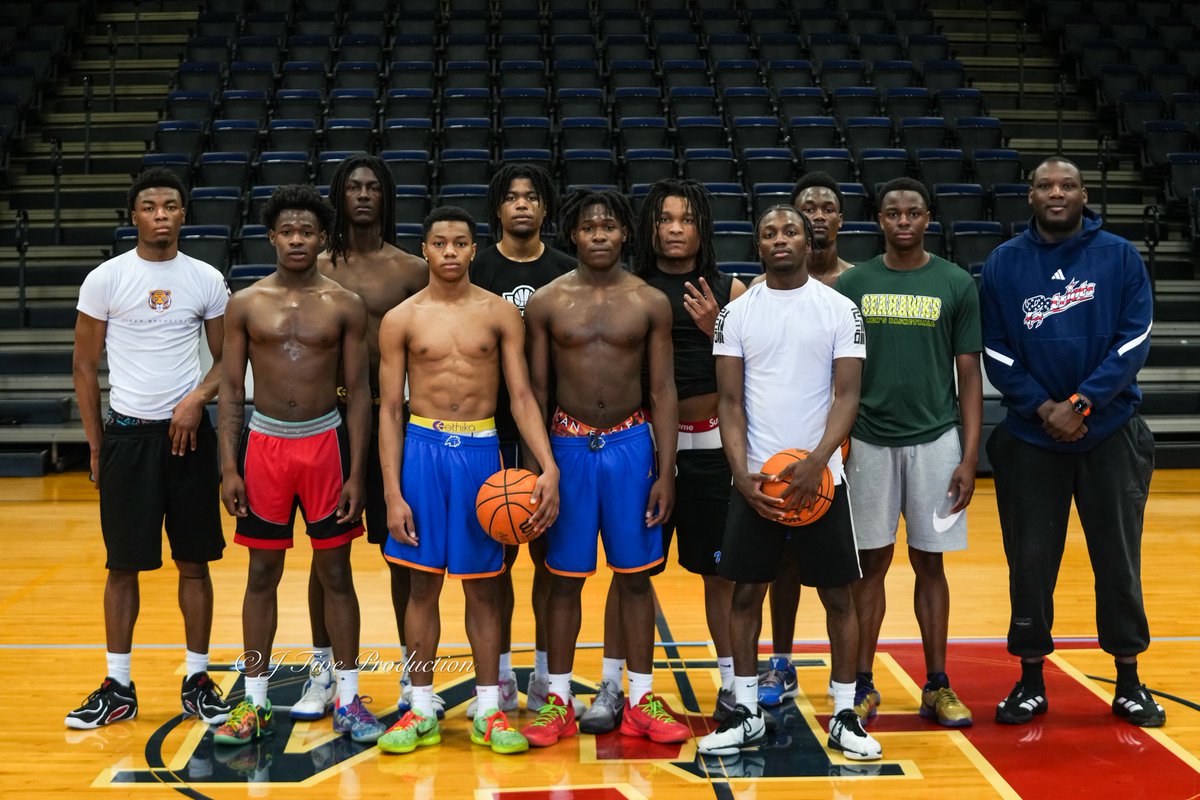 JfiveeliteBSC's tweet photo. Big appreciation to @CoachZehnder and @p5quared2 for giving us the platform to showcase our talent today! 🙏🏾🔥
We don’t take opportunities like this for granted, back to work, still climbing. 📈
J Five Elite
#JFive #Elite #FrancisMarion #AAU #Showcase https://t.co/PvB1dUi4B5