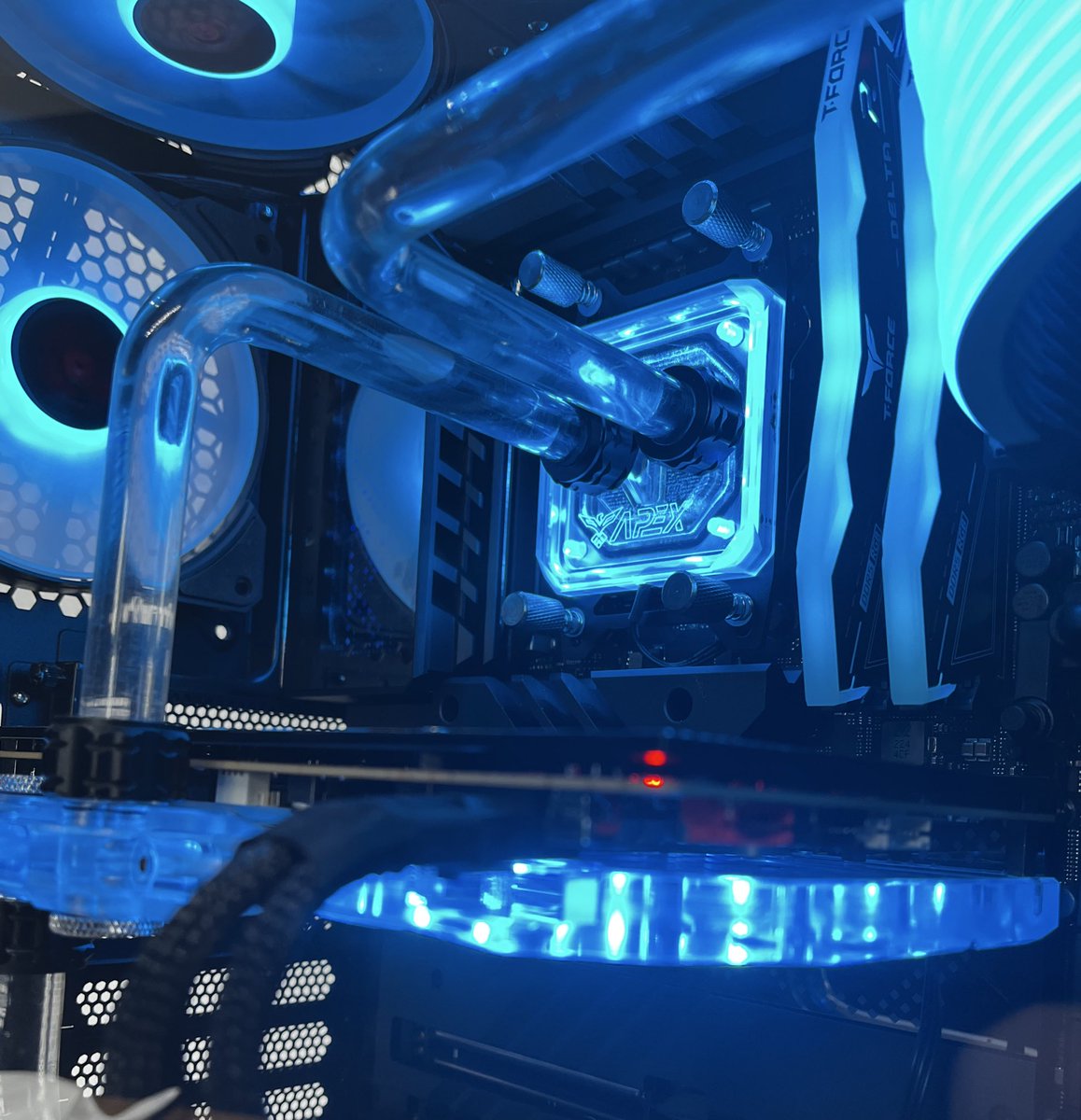 Apex Gaming PCs tweet media