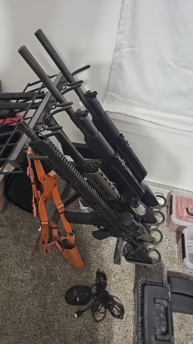 Armus/bare arms tweet media