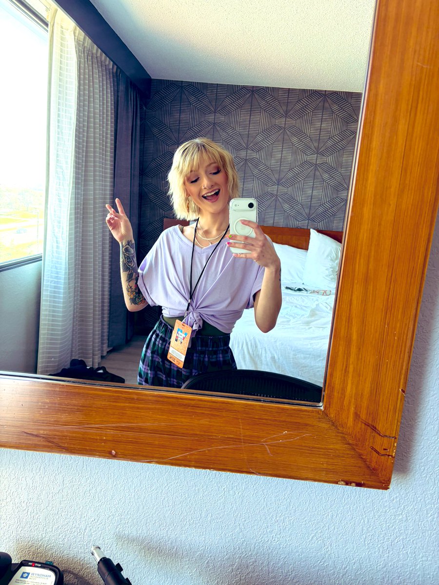 Mfs hate to see a whimsy chick that hasn’t let this industry harden her. 😘