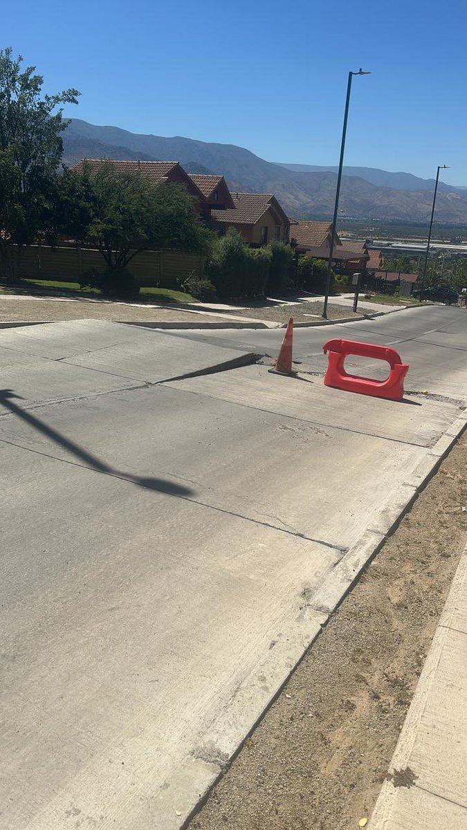 NavarreteGaete's tweet photo. @impudahuel Así están las calles en Pudahuel, desde el 9 de diciembre, supuestamente no hay empresa para reparar, mientras el alcalde celebra reparaciones de privados https://t.co/zDG5eK65Qm