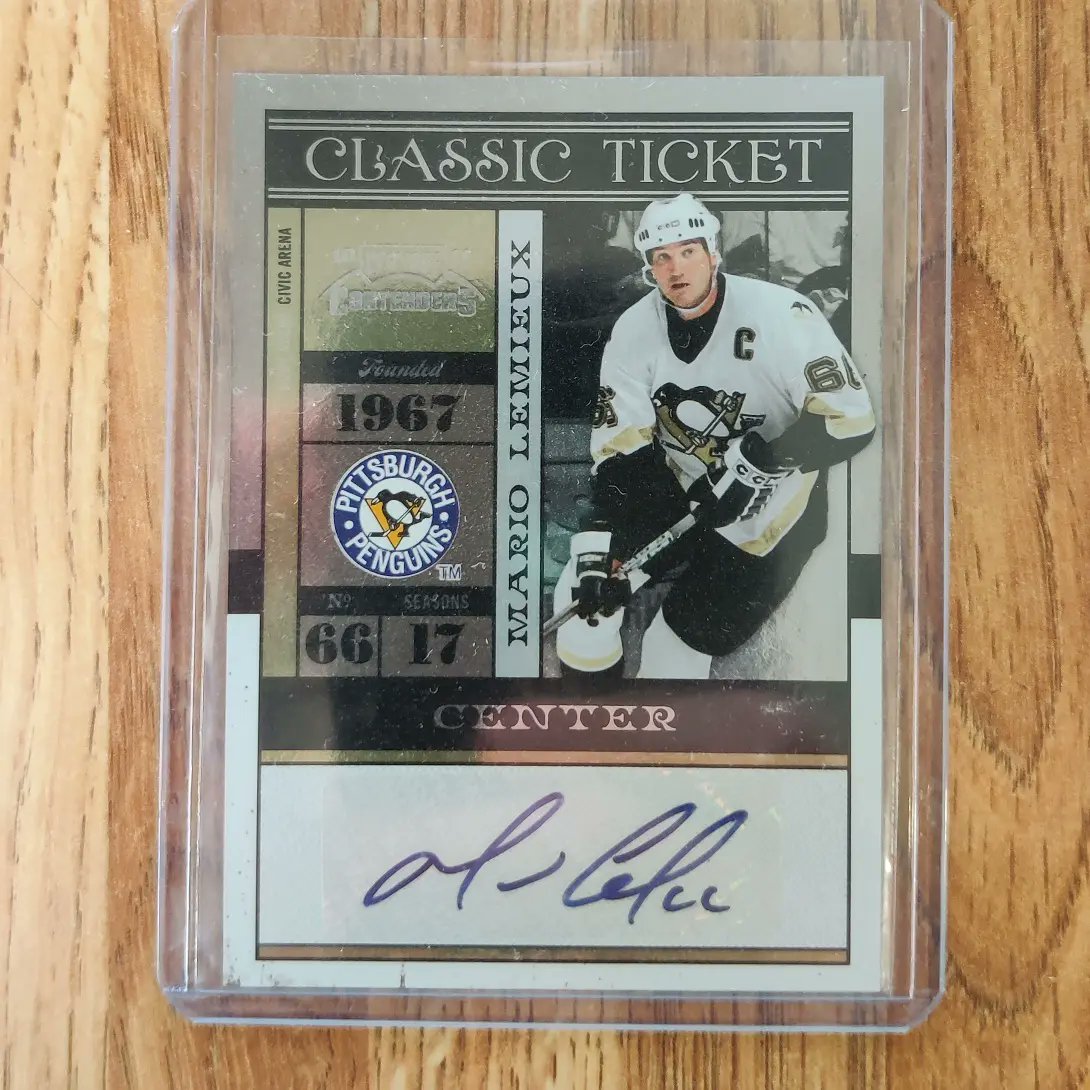 BBarrett83's tweet photo. @CardPurchaser The only Lemieux auto I've pulled myself https://t.co/Vl2TFIivu4