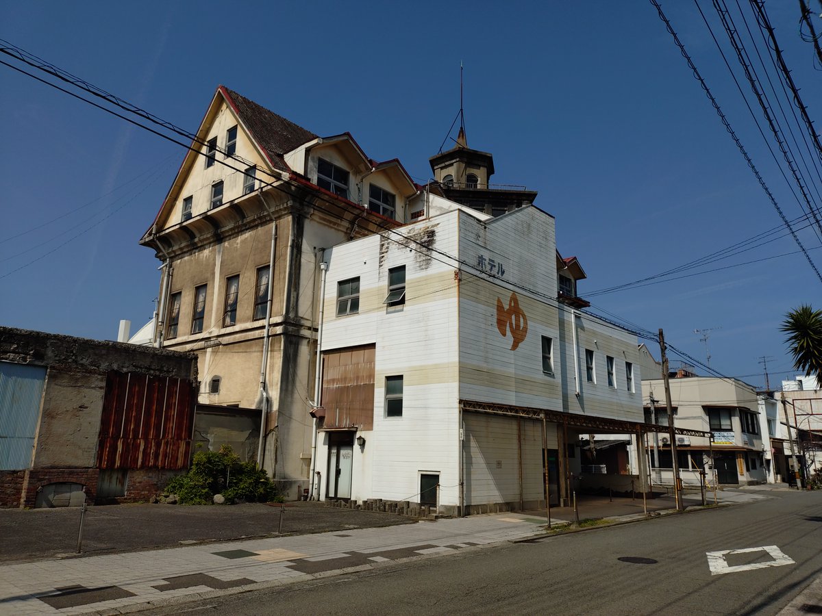 約半年ぶりの今治です。遠目にも目を惹かれる建築。