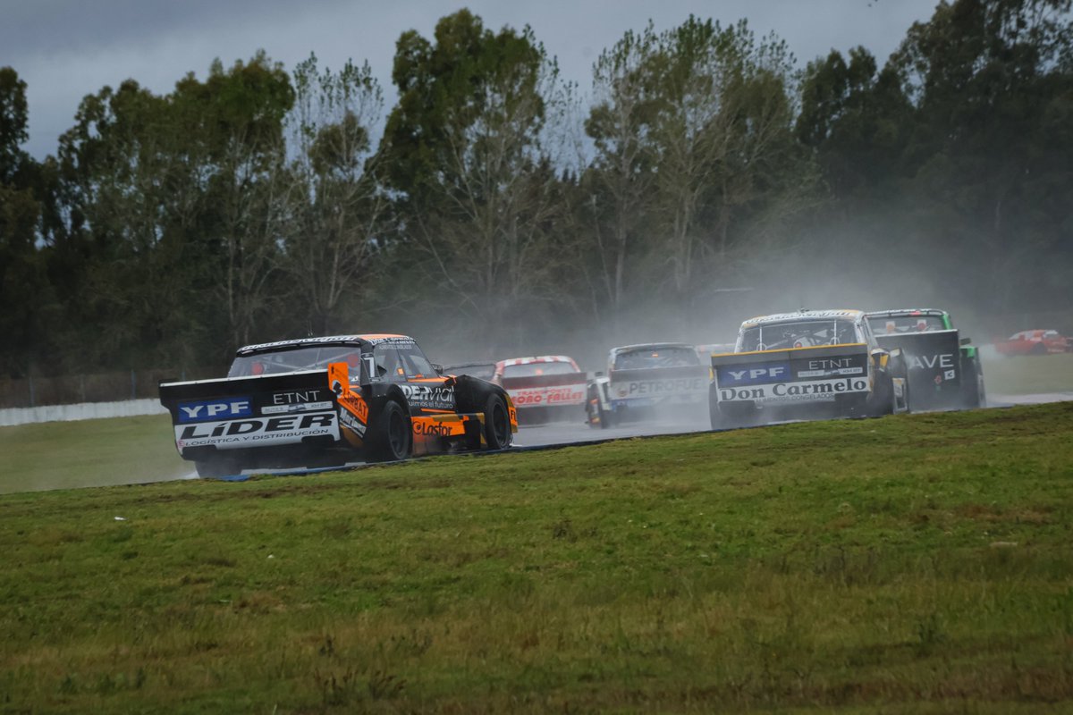 CarburandoTV's tweet photo. 🏁 El @Procar_4000 se presentó en el autódromo de La Plata para la segunda fecha de la temporada.

🥇 Agustín Campillay fue el ganador en la #ClaseA escoltado por Alan Guevara y Fabian Battilana.

#Procar4000 https://t.co/2zkys0EHyX