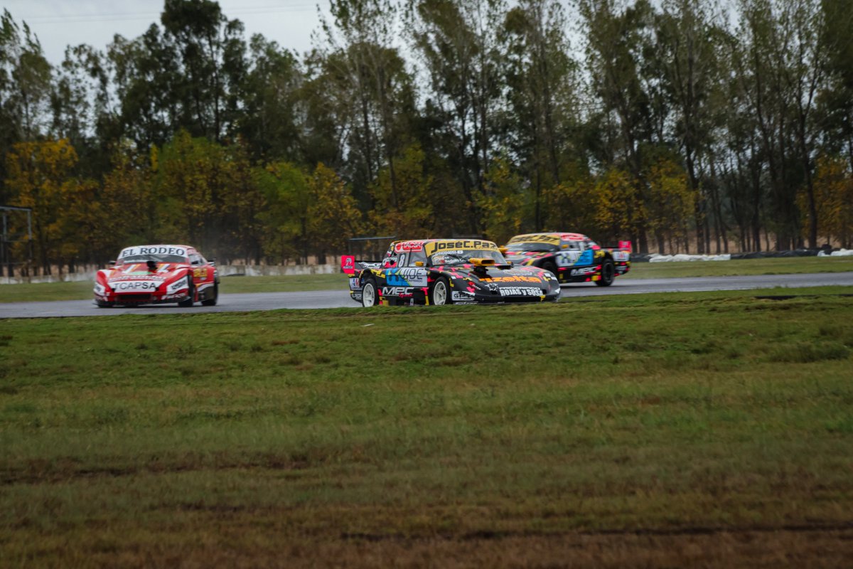 CarburandoTV's tweet photo. 🏁 El @Procar_4000 se presentó en el autódromo de La Plata para la segunda fecha de la temporada.

🥇 Agustín Campillay fue el ganador en la #ClaseA escoltado por Alan Guevara y Fabian Battilana.

#Procar4000 https://t.co/2zkys0EHyX