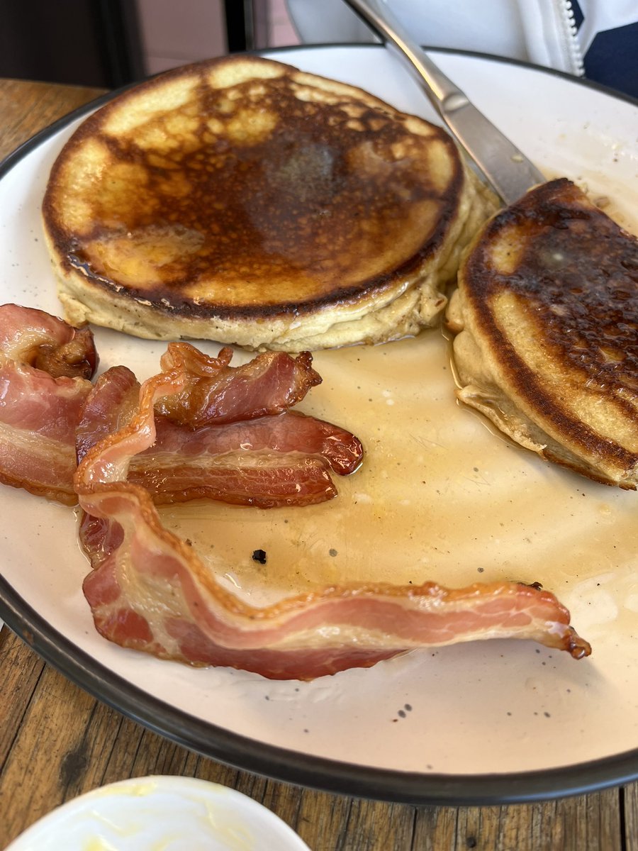 Agent99c's tweet image. Sunday driving down the coast to Thirroul and Wollongong.sunny day a bit windy but nice. We had breakfast at a nice cafe  in Thirroul nice food coffee and nice people. After continuing to the beach sun bathing back in the afternoon 
#driving #sunday #sunny #food #eat