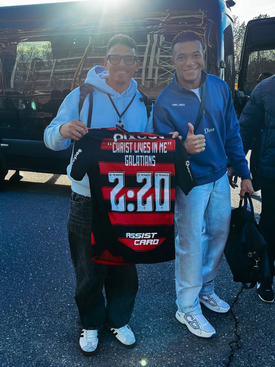 mbappé comunista - (mah) 15×🏆 tweet media