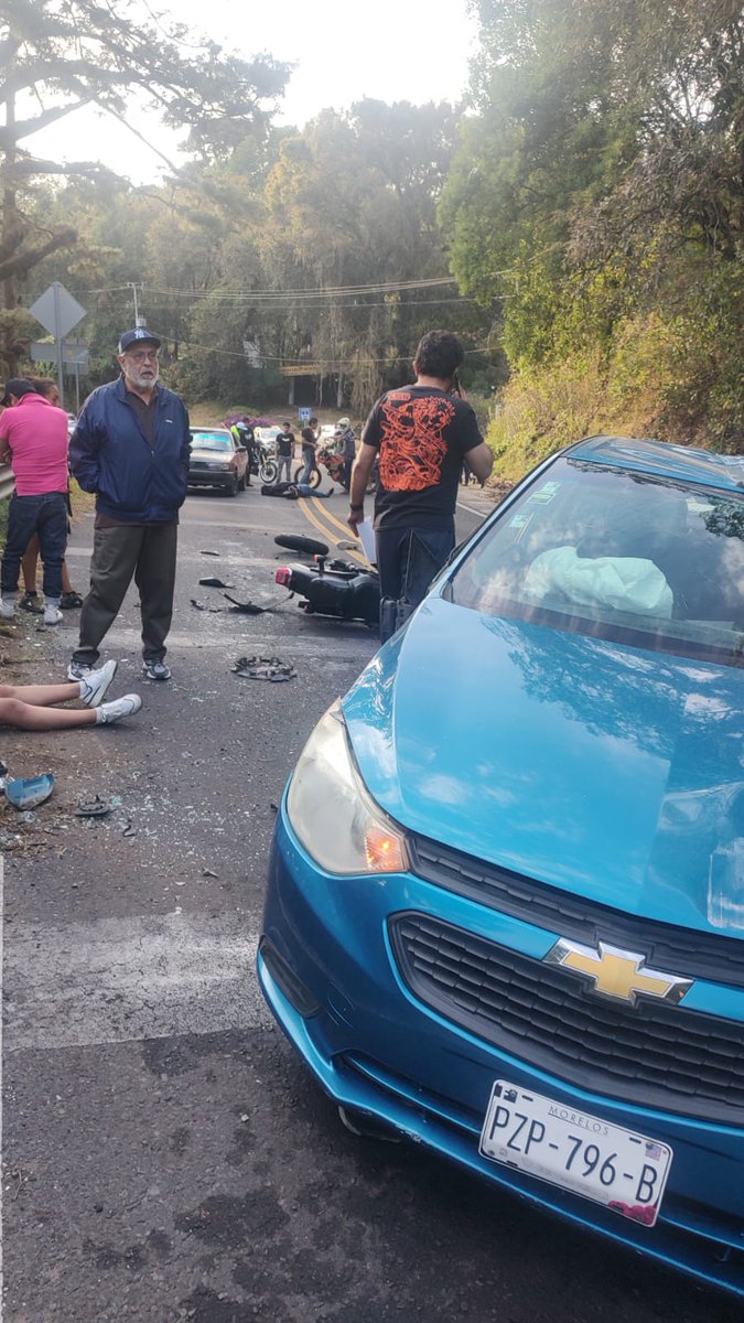 Mor_en_lucha's tweet image. #ULTIMAHORA #BIKERS Lo de cada fin de semana. Simios imprudentes provocan accidente, involucran a terceros (automovilistas) que nada tenían que ver. Carretera Federal México-Cuernavaca. Autoridad rebasada. #Huitzilac #Morelos