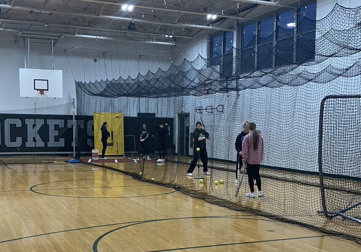 RRocketSoftball's tweet photo. A new week with the regular season starting this Tuesday! Optional Swings tomorrow morning. See you there! 👏🏼👏🏼

#RocketsSoftball #AlmostGoTime 🚀🥎👊🏻

@RaritanAD @RaritanHigh @PamelaMassimini @MsCoulahan @DrRidleyHazlet @HazletProud @ShoreConfSB @JakeMatson @nlowe11 https://t.co/Oram1wHQdL