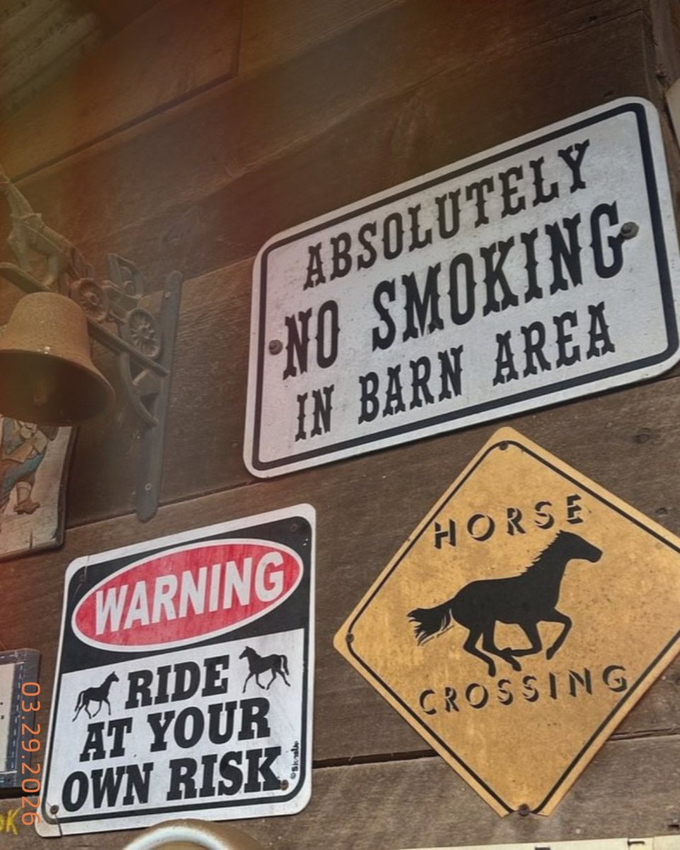 pics from last night i took with my digicam. at least these doesn’t show how hammered i was...