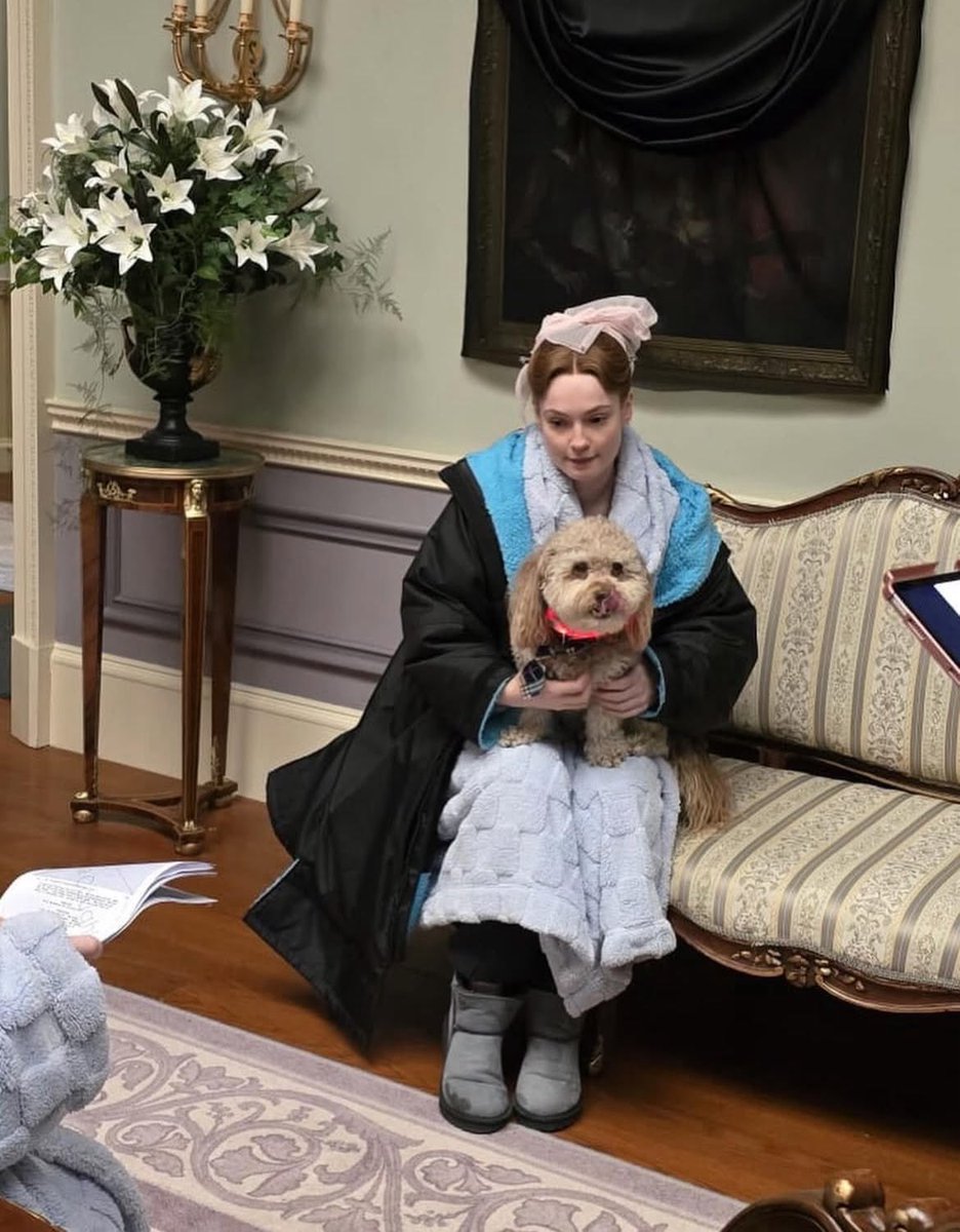 FRANCHAELA BURGER🏰 tweet media