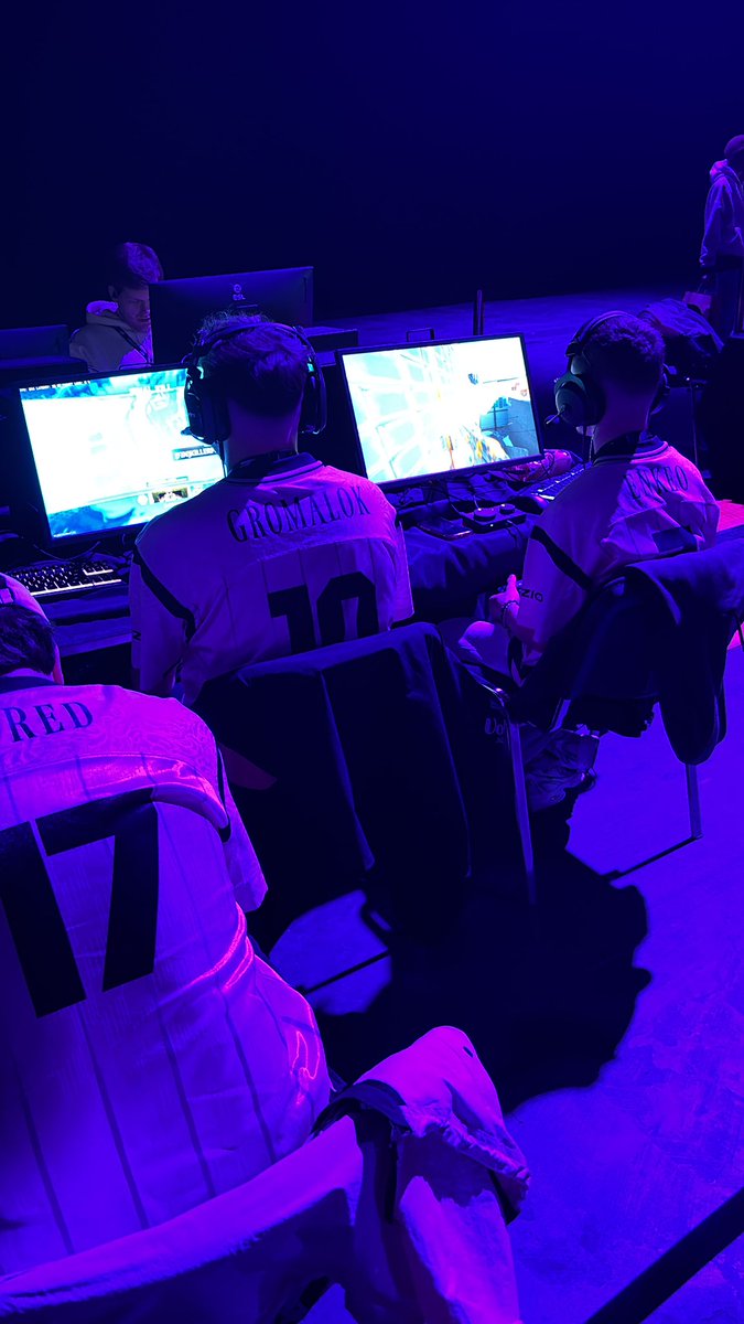 Poris_lj's tweet photo. Fin de Major à Birmingham!🥺
Pas les résultats qu’on espérait mais tellement fier des joueurs WZ & CDL🩷
Gros GG à tous ceux qui étaient sur place pour donner de la voix et s’échauffer avant le MAJOR IV!
Ils sont pas prêts je crois😈👀
#M8WIN #codislife @ParisM8 @gentlemates https://t.co/Bff52h0HFH