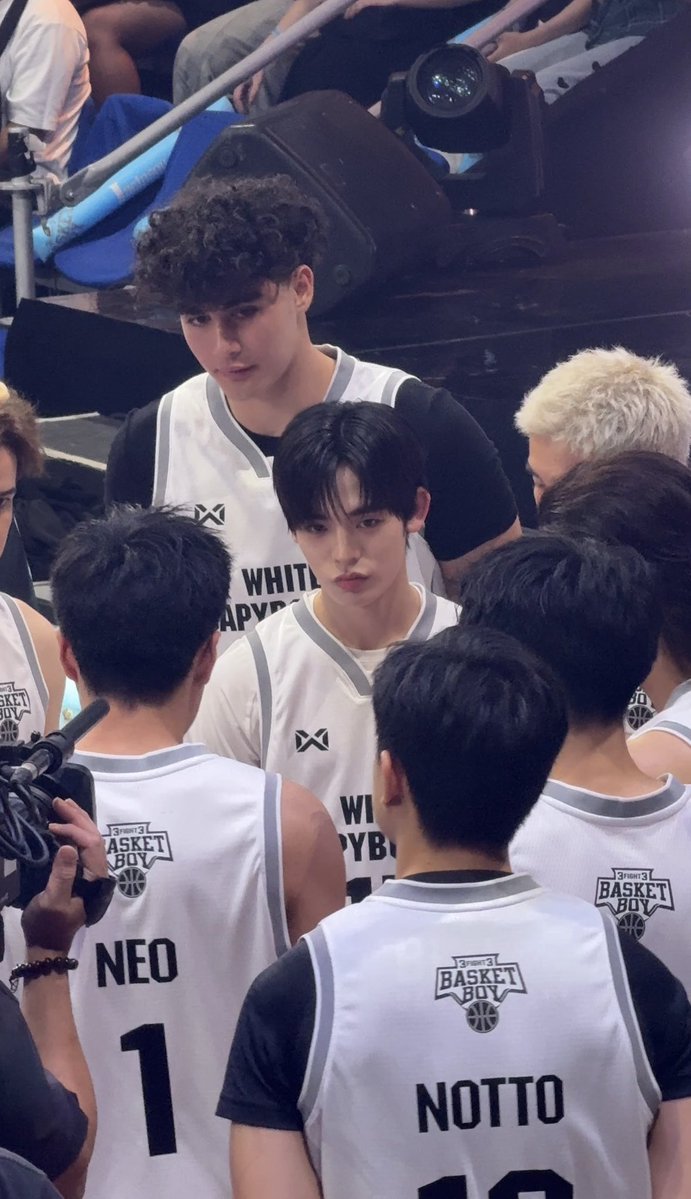 arian 🍂 tweet media