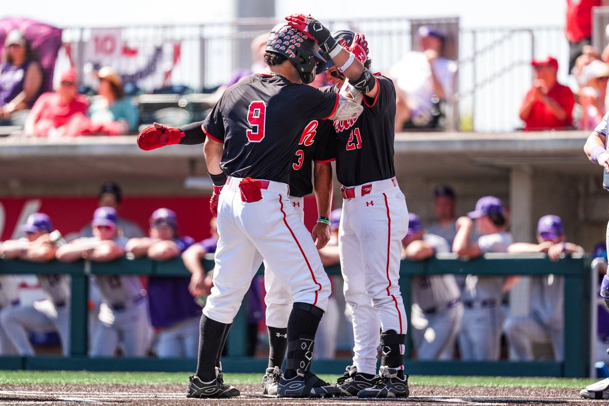HISTORY!

Today, Jake Long became the third Utah player all-time and first since 2005 to hit for the cycle.

5-for-6
2 HRs
4 RBIs
3 runs scored

#GoUtes x <a href="/jakeplong/">Jake Long</a>