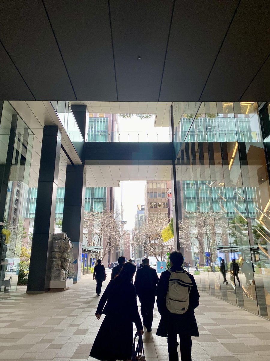 funakin's tweet photo. 先週、ロードスターキャピタル株式会社の株主総会にて、社外取締役として選任いただきました。

昨年はHash DasH Holdings株式会社を子会社化し、今夏までに不動産STの発行を予定しています。

新たな取り組みが進む中で、その一端に関われる責任とやりがいを感じています。

毎年この時期は桜の季節。
今年はまだ五分咲きでしたが、総会後に外へ出ると、やわらかな春の空気に包まれ、自然と背筋が伸びるような気持ちになりました。

新しい一年も、一つひとつ丁寧に取り組んでまいります。