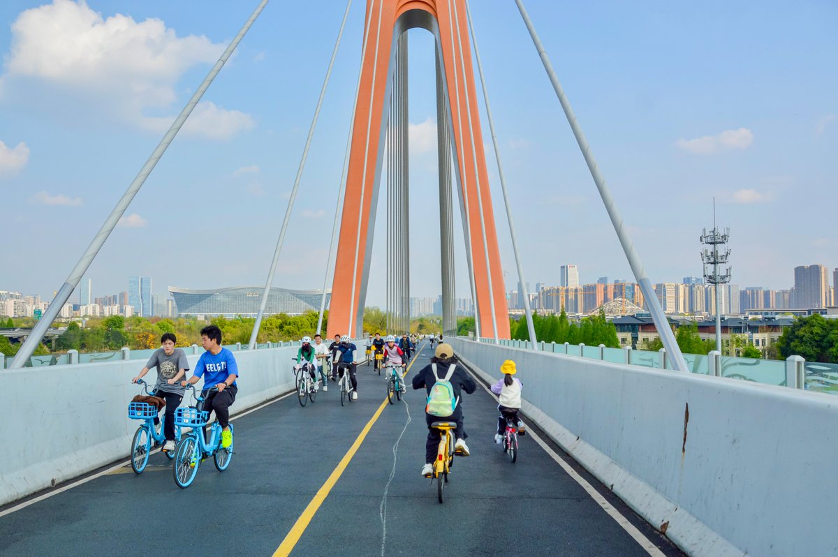 Melissa & Chris Bruntlett tweet media